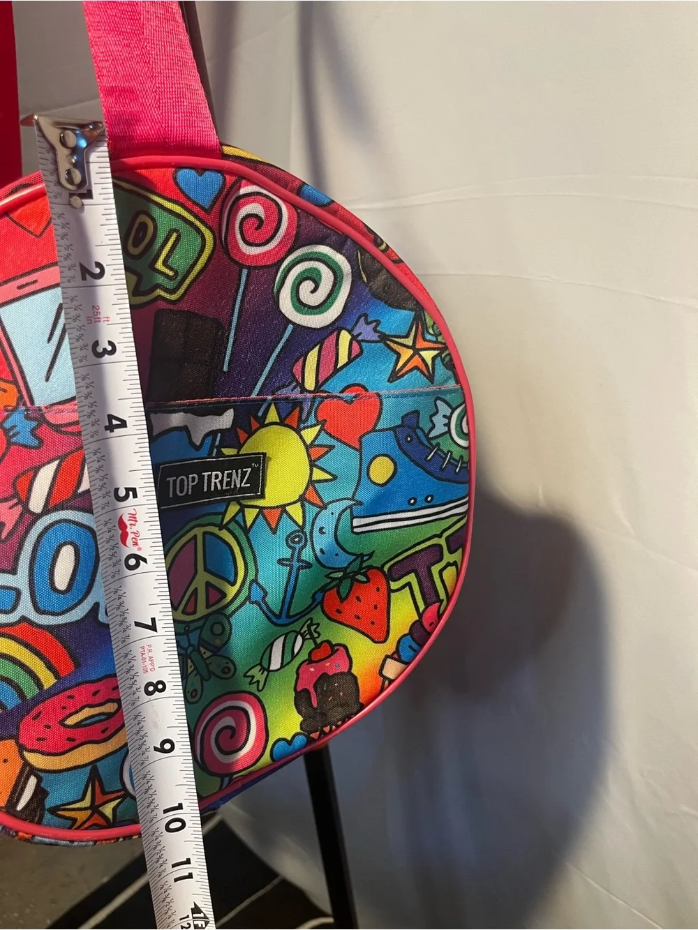 TOP TRENZ vibrant, multi-colored all Over doodle print duffel bag